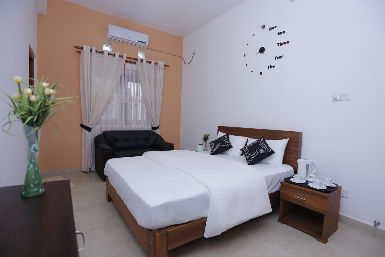 Hotel Indaura Ettukala Bagian luar foto